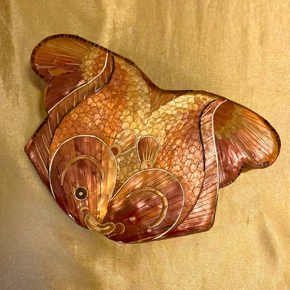 Twin coy fish box